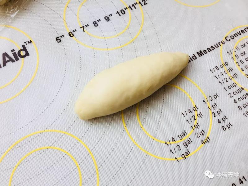 熒幕擋不住的好滋味！松軟可口的青蔥軟麵包