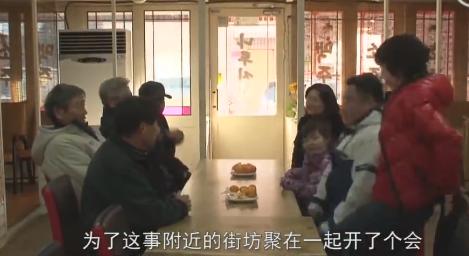 小狗拋棄原主人，自己選擇新主人，鄰居為此還開了個討論會！