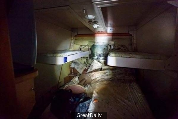 他們發現打撈這艘「鬼船」，沒想到進入船內瞬間被震驚的說不出話