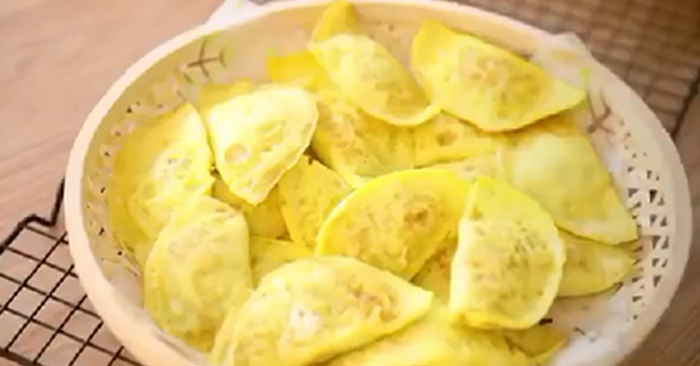 蛋餃是火鍋中重要的食材，終於知道怎麼做～ 