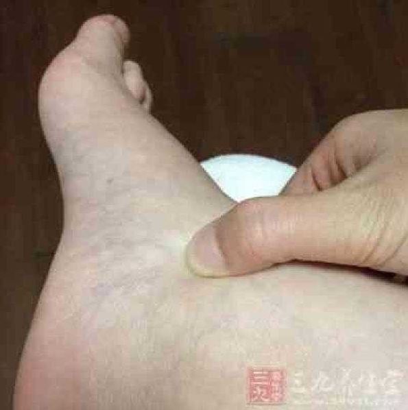 穴位按摩到底能治哪些疾病？便秘時，可試著按壓「這個地方」… 