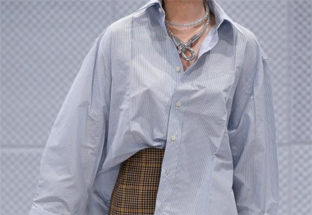 不需要熨斗就可解決衣服有褶皺的方法，你學會了嗎 ?