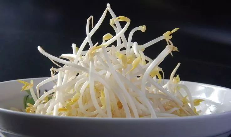 衣服不管沾上什麼，用它泡一泡，髒東西自動跑出來！
