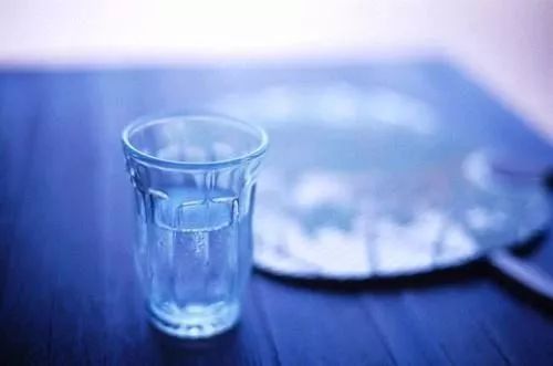 衣服不管沾上什麼，用它泡一泡，髒東西自動跑出來！