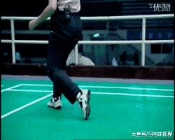 動圖觀看和學習羽毛球後退步法，像李宗偉一樣在球場靈活自如！