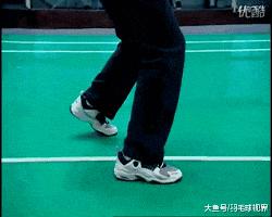 動圖觀看和學習羽毛球後退步法，像李宗偉一樣在球場靈活自如！
