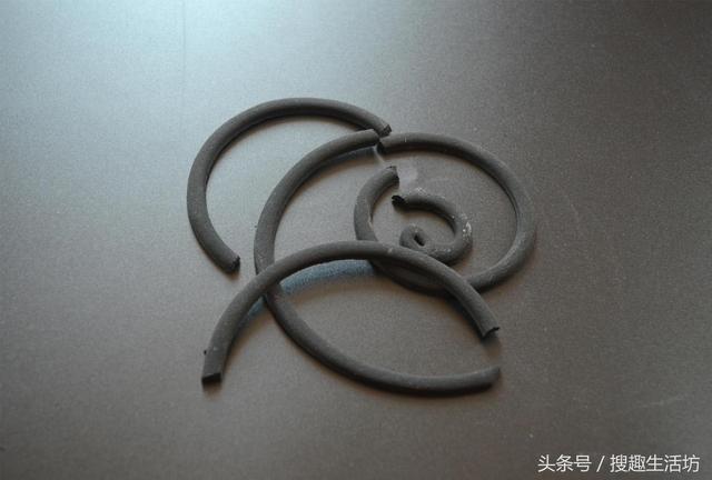 蚊香放在水裡泡一泡，沒想到作用這麼大，解決了家家戶戶的困擾