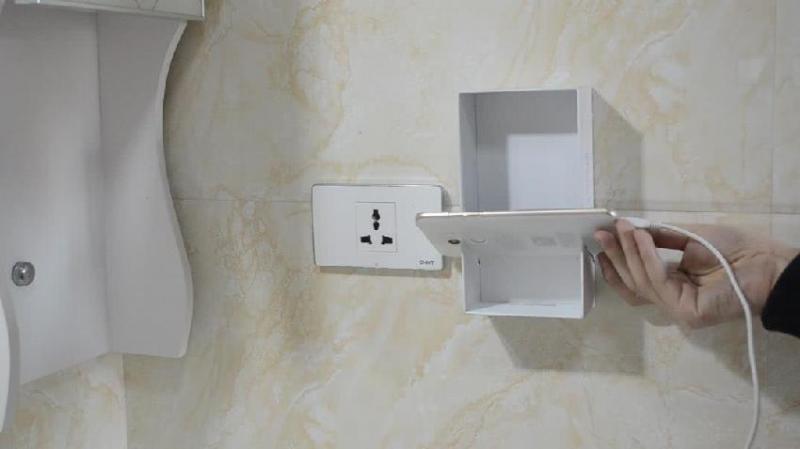 空的手機盒別再扔了，剪幾刀，粘在衛生間有大用處，省錢又實用 