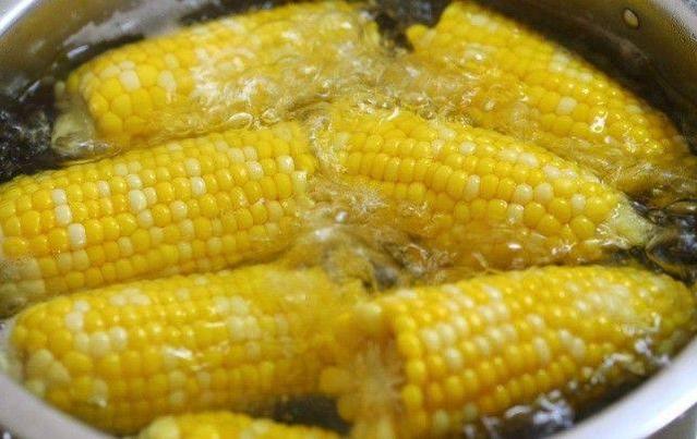 煮玉米時加點它，煮出的玉米又香又甜，味道更好吃 