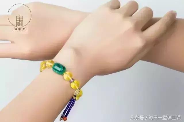 左手戴玉，右手戴銀？手鐲手串佩戴有講究，分左右手，納福避災！排胎毒、祛邪祟。 