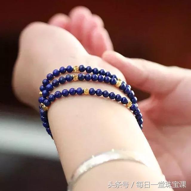 左手戴玉，右手戴銀？手鐲手串佩戴有講究，分左右手，納福避災！排胎毒、祛邪祟。 