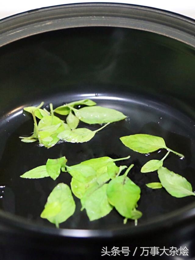 媽媽做的【三杯雞】，剛出鍋被全家人搶光，太好吃了，原來秘訣是加了這一物！ 