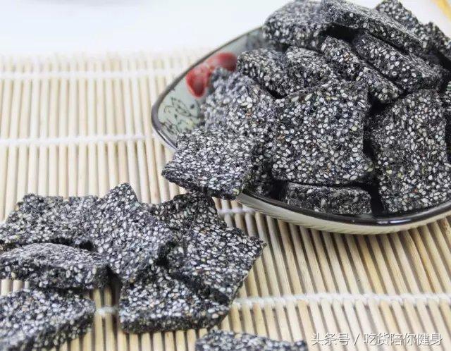 教你自製「芝麻糖」，下午茶零嘴就靠它，天天吃擁有烏黑秀髮！ 
