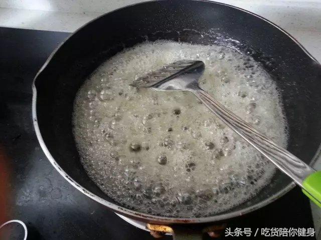 教你自製「芝麻糖」，下午茶零嘴就靠它，天天吃擁有烏黑秀髮！ 