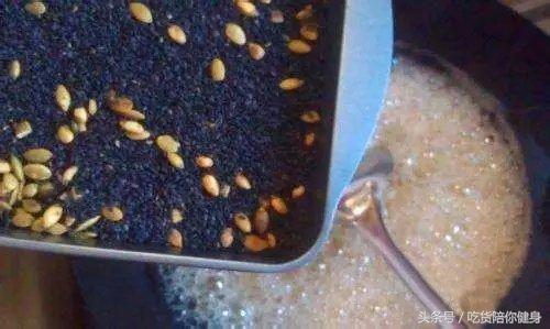 教你自製「芝麻糖」，下午茶零嘴就靠它，天天吃擁有烏黑秀髮！ 