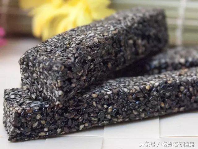 教你自製「芝麻糖」，下午茶零嘴就靠它，天天吃擁有烏黑秀髮！ 