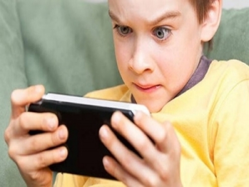 玩手機VS不玩手機的孩子，7歲之後差別太大，家長必須反思！
