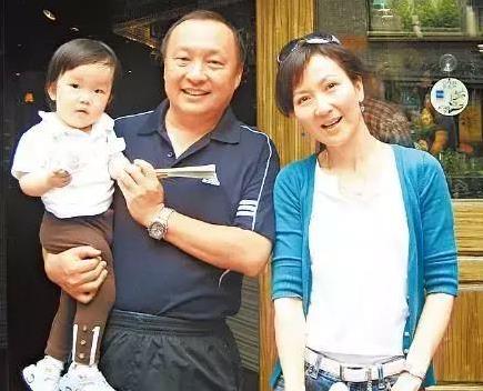 娛樂圈眾多明星收養孤兒，她卻被養女背叛搶走了丈夫！真是打臉！