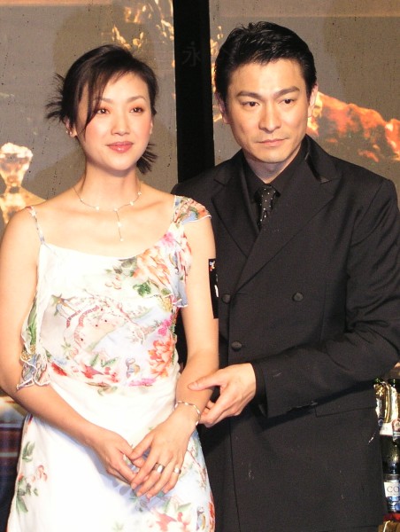她當著3萬多人拒絕劉德華求婚，被家暴男禍害5年瘦骨如柴， 再找劉德華求安慰！