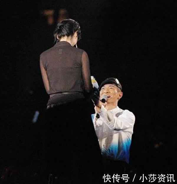 她當著3萬多人拒絕劉德華求婚，被家暴男禍害5年瘦骨如柴， 再找劉德華求安慰！
