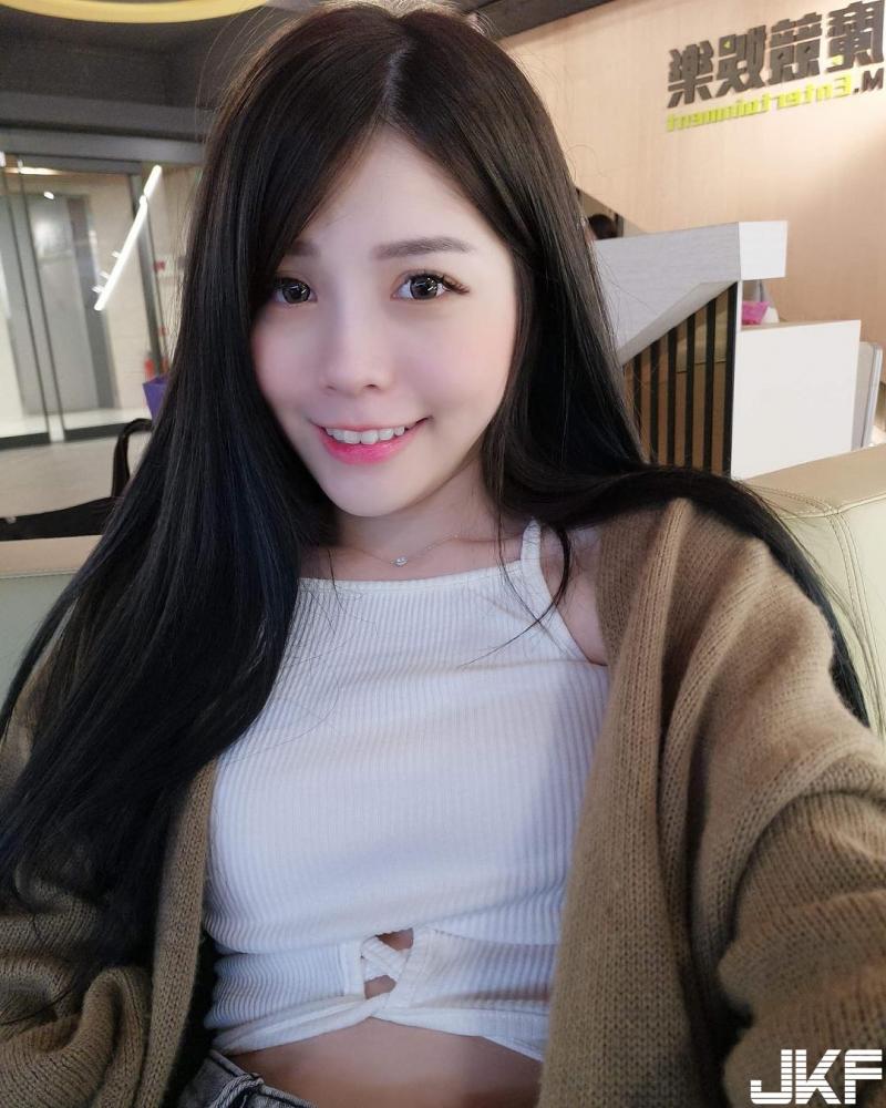 超甜美Youtuber臉紅心跳的18禁實測！讓人看得不要不要！