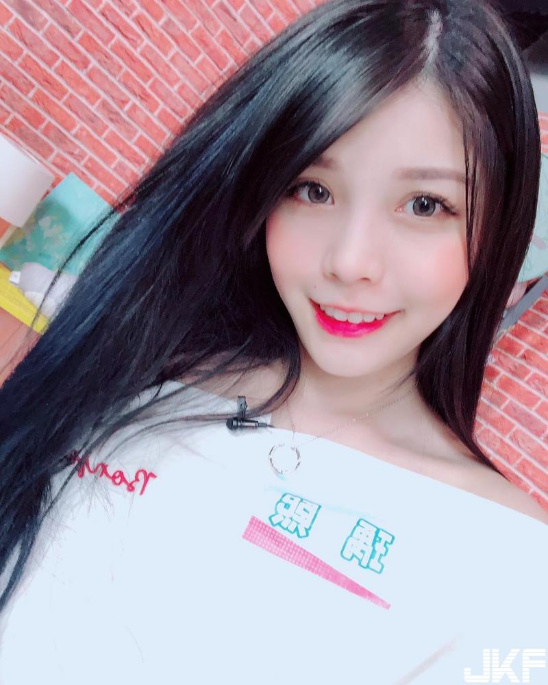 超甜美Youtuber臉紅心跳的18禁實測！讓人看得不要不要！