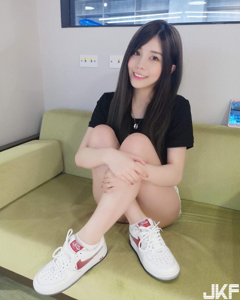 超甜美Youtuber臉紅心跳的18禁實測！讓人看得不要不要！