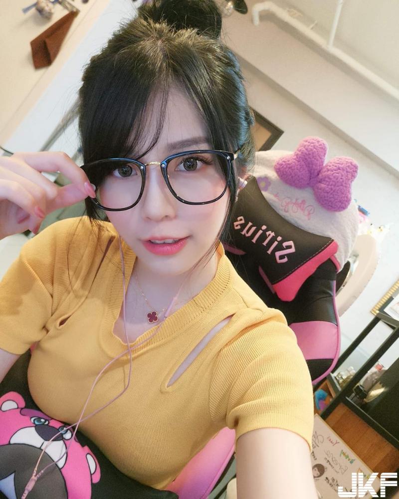 超甜美Youtuber臉紅心跳的18禁實測！讓人看得不要不要！