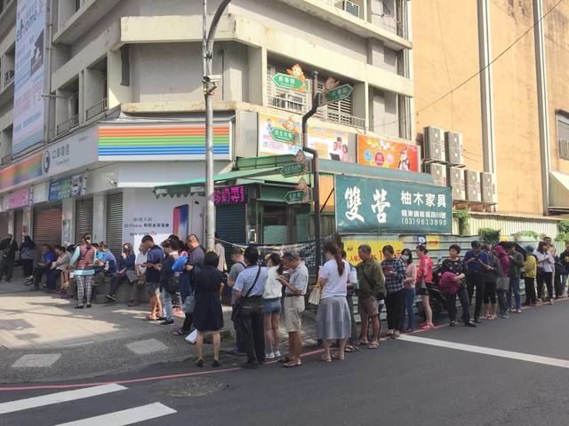 還沒開門就大排長龍...好心網友分享「免排隊秘技」實測成功！鄉民大推：超實用