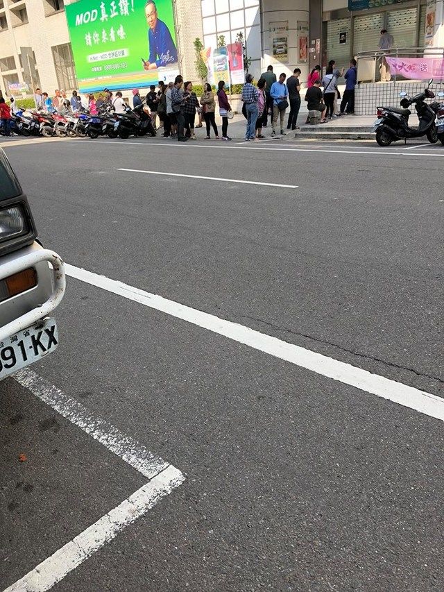 還沒開門就大排長龍...好心網友分享「免排隊秘技」實測成功！鄉民大推：超實用
