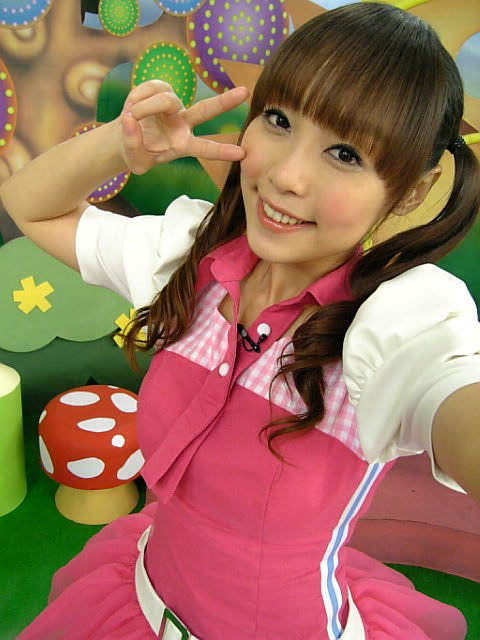 小蜜桃姊姊「嫁豪門淡出6年」復出！愛家的她忍痛「與兒女短暫分開」全為了... 
