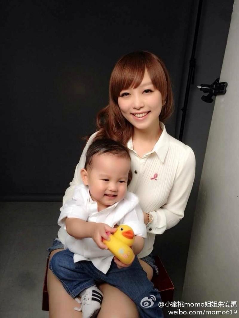 小蜜桃姊姊「嫁豪門淡出6年」復出！愛家的她忍痛「與兒女短暫分開」全為了... 