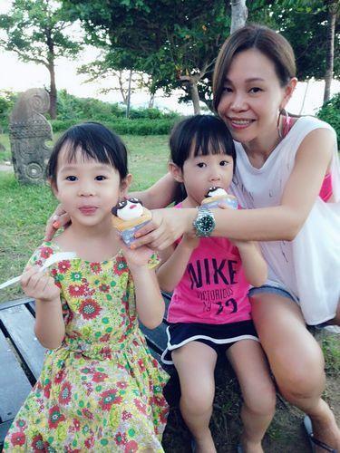 彭佳慧15年來情路坎坷「直到嫁給了他」！　如今雙胞胎女兒萌翻眾人、幸福滿分 ~