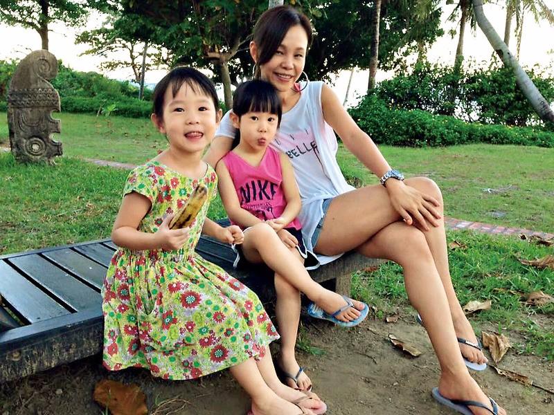 彭佳慧15年來情路坎坷「直到嫁給了他」！　如今雙胞胎女兒萌翻眾人、幸福滿分 ~