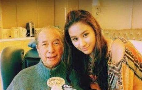 他當年誇下海口：「5年超越周杰倫」！　情斷身價千億女友「唱片合約也被終止了」...