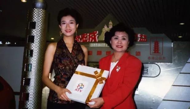 吳綺莉2 8 年前舊照曝光，楚楚動人與現在判若兩人，曾經的美艷卻比不上林鳳嬌這兩點！