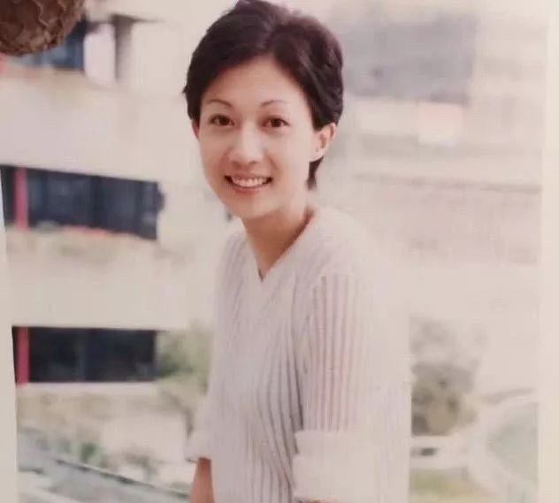 吳綺莉2 8 年前舊照曝光，楚楚動人與現在判若兩人，曾經的美艷卻比不上林鳳嬌這兩點！