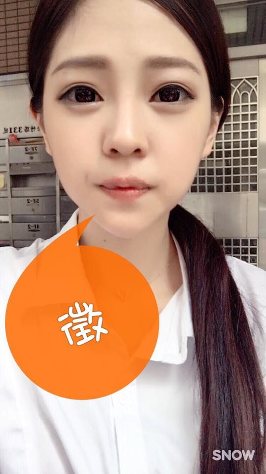 黑絲小隻馬「正妹房仲」！穿白襯衫跑業務...衣都快繃開了　