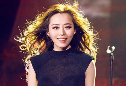 張靚穎曝離婚真相, 右耳被馮珂家暴, 現已失聰 