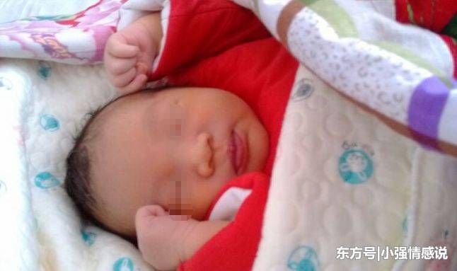 我幫媳婦帶孩子，那天半夜聽到廁所有哭聲，我推開門忍不住整個人身體都軟了... 