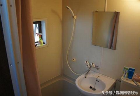 我幫媳婦帶孩子，那天半夜聽到廁所有哭聲，我推開門忍不住整個人身體都軟了... 
