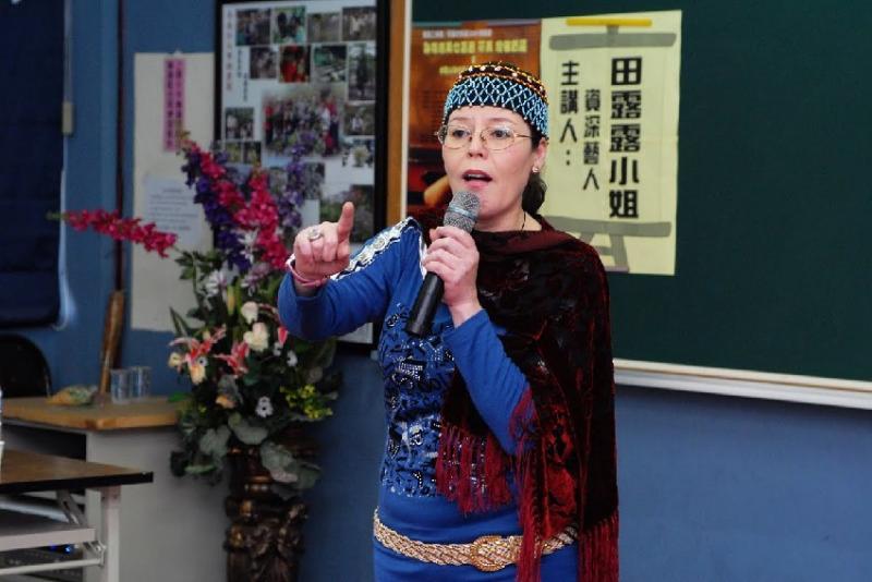資深藝人田露露星光不再，曾經生活潦倒「罹患憂鬱症」！如今放下身段卻過著這種生活！