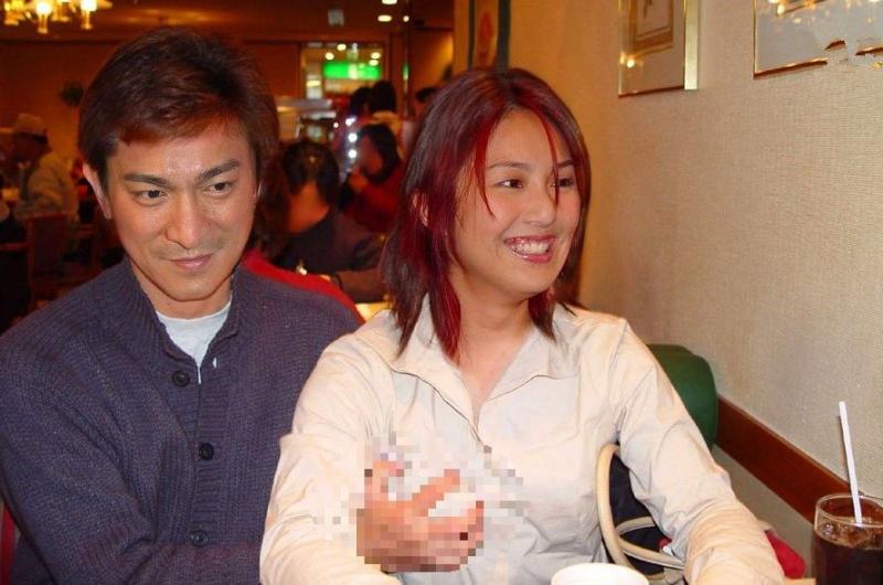 看完劉德華與楊千嬅、劉嘉玲等女星的互動畫面，總感覺哪裡不對！