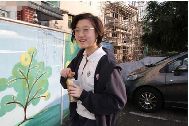 成龍不願幫吳綺莉，並不是他無情無義不負責任，只因「17年前這件事」把成龍傷得太深！