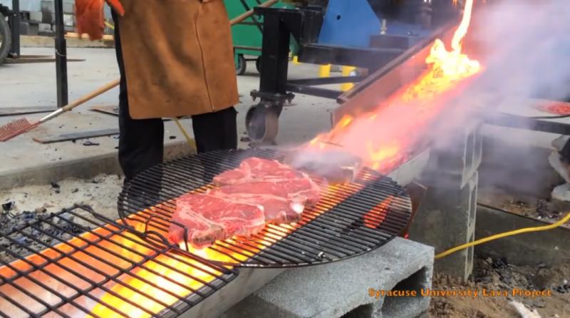 ㄎㄧㄤ到笑！這群人用超高溫「岩漿」烤肉下場卻超囧...:都說不要玩食物