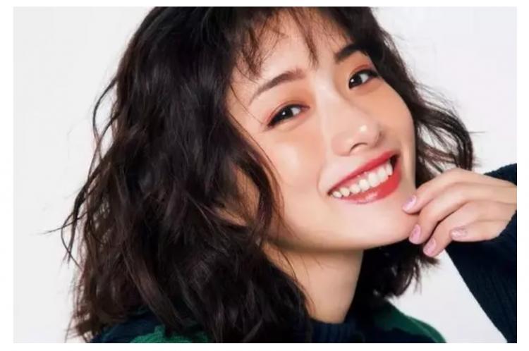  石原里美水原希子上節目！兩人「坐姿對比遭熱議」差很多…網嘆：演員與模特中間的差別