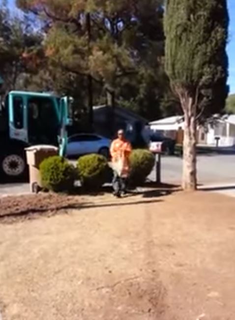 自閉小男孩天天看垃圾車，這一天「垃圾車司機下車走向他...」300萬網友含淚推爆！ 