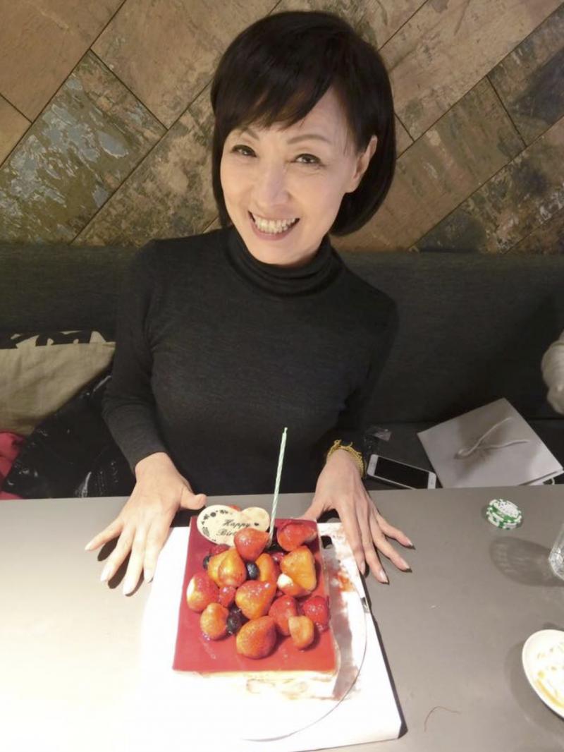 曾志偉當年和寳媽離婚後再娶，如今共有4名子女！當小兒子的照片曝光後，網友直呼：「根本是爸爸翻版！」 