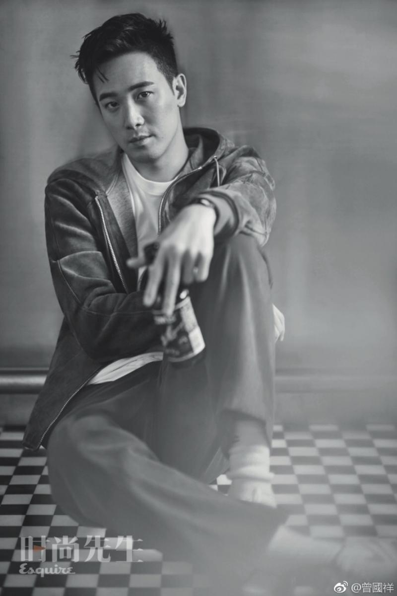曾志偉當年和寳媽離婚後再娶，如今共有4名子女！當小兒子的照片曝光後，網友直呼：「根本是爸爸翻版！」 