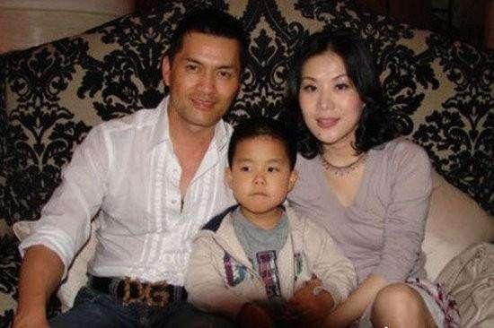 60歲呂良偉兒子「近照曝光」，父母兩人明明就好基因，兒子竟然「自成一派」，真是太可惜了！ 